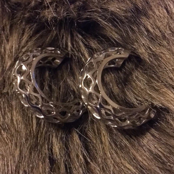 Bright silver tone mesh style hoop pierced earring - Picture 1 of 3